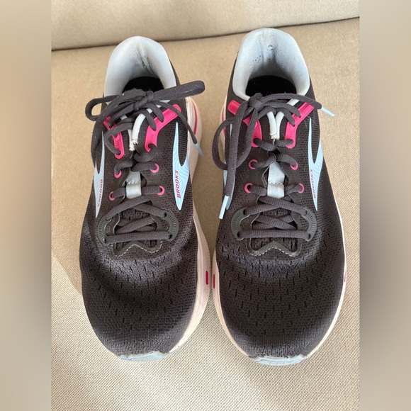 Brooks ghost Max- women’s 8.5 - Picture 2 of 5